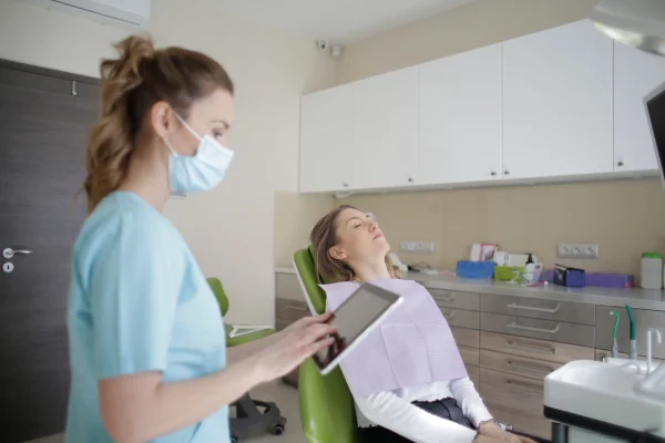 Pierwsza wizyta u dentysty (dorosły) — jak wygląda i jak się przygotować