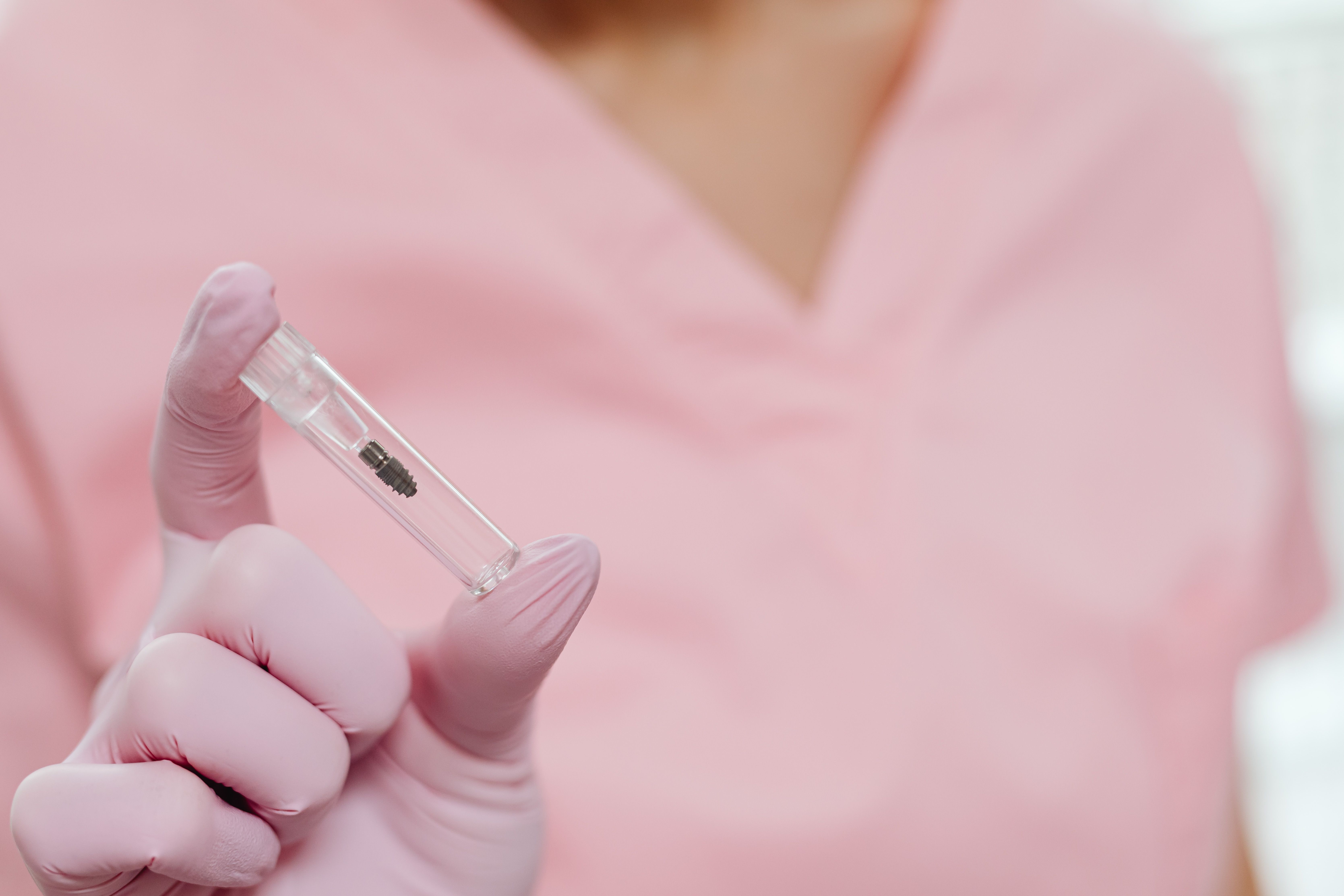 Ile kosztuje implant zęba? Pełny cennik 2026
