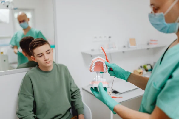 Pierwsza wizyta dziecka u dentysty — kiedy i jak