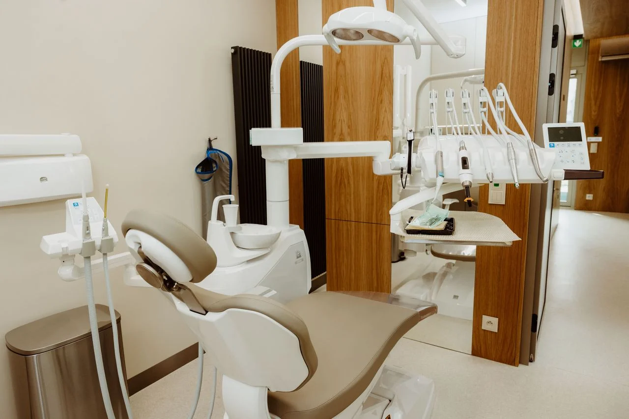DENTALLO STOMATOLOGIA - chirurgia, protetyka, implanty, leczenie kanałowe