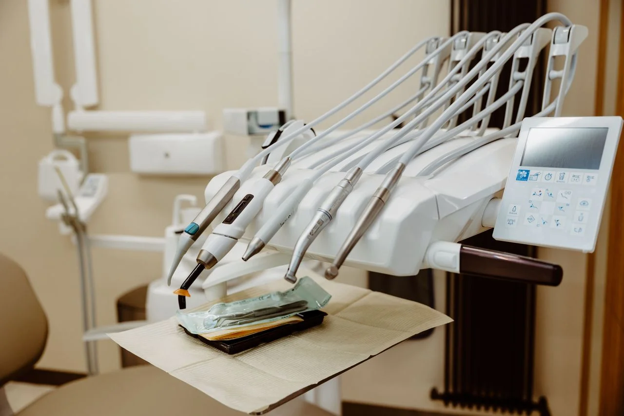 DENTALLO STOMATOLOGIA - chirurgia, protetyka, implanty, leczenie kanałowe