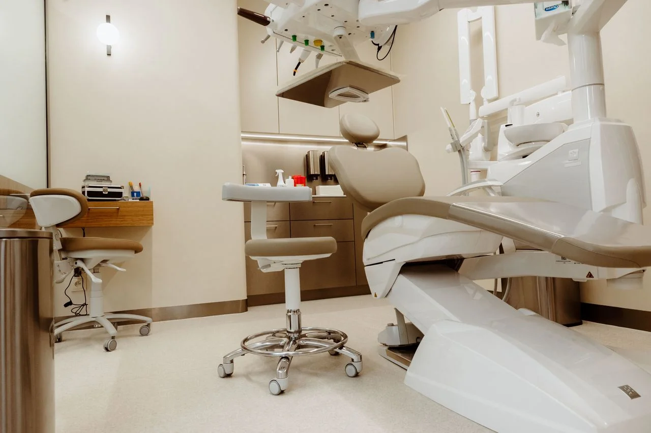 DENTALLO STOMATOLOGIA - chirurgia, protetyka, implanty, leczenie kanałowe
